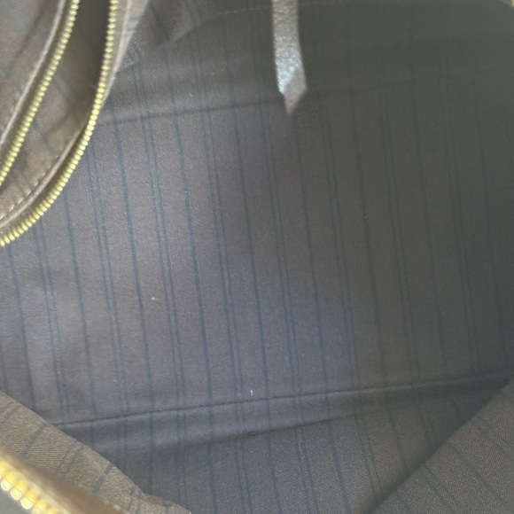 Louis Vuitton Audacieuse MM 🌟 - Picture 12 of 17